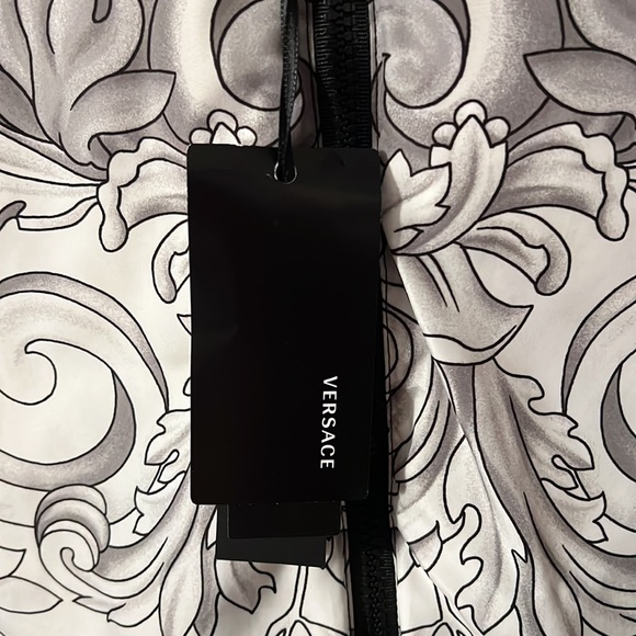 Versace men’s Renaissance Medusa Barocco Reversible Down filled Puffer Vest NEW - Picture 9 of 16